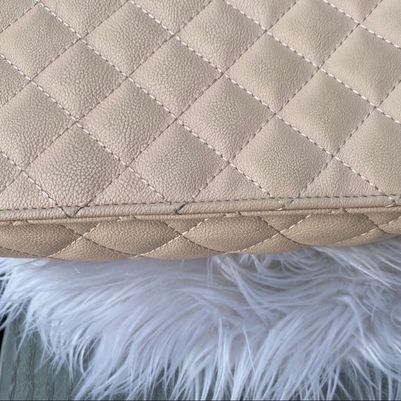 Express quilted crossbody bag - Picture 5 of 5